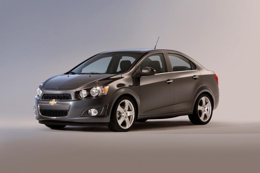  Chevrolet Sonic 2011 года  (фото 1 из 5)